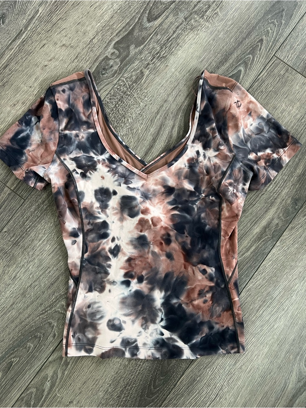 Lululemon Tie-Dye V-Neck Women’s Top in Black, Brown & Cream